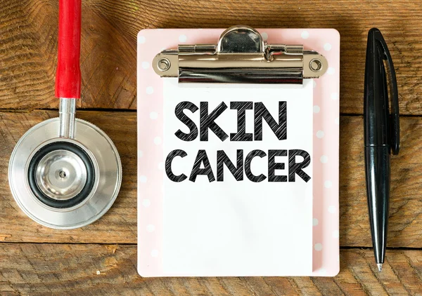 Clipboard with skin cancer inscription — Stock Photo, Image