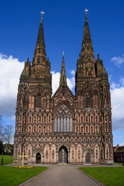Batı cephesinde Lichfield Katedrali 