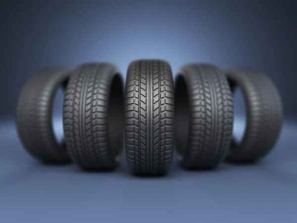 Fila de pneu de borracha 3D, no fundo azul — Fotografia de Stock