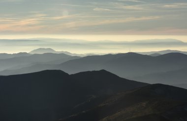 dağ ridge siluetleri
