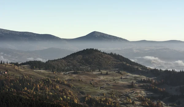 Karpat dağ köyü — Stok fotoğraf