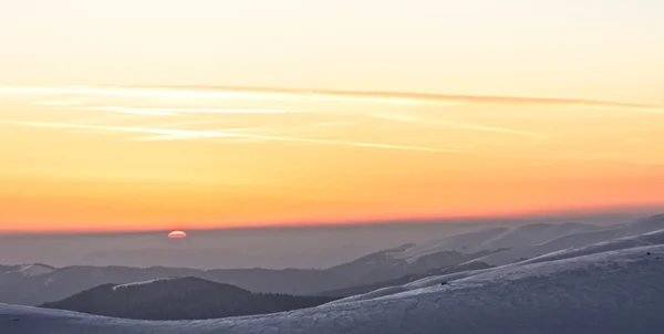 Suave puesta de sol en las montañas —  Fotos de Stock