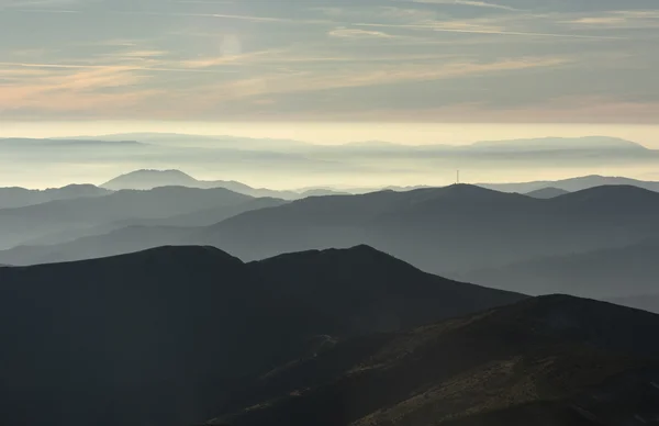 Hegyi ridge sziluettek Jogdíjmentes Stock Fotók