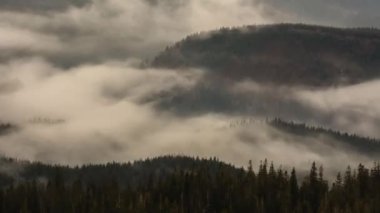 Odunsu tepelerde hareket eden bulutların hızlanması