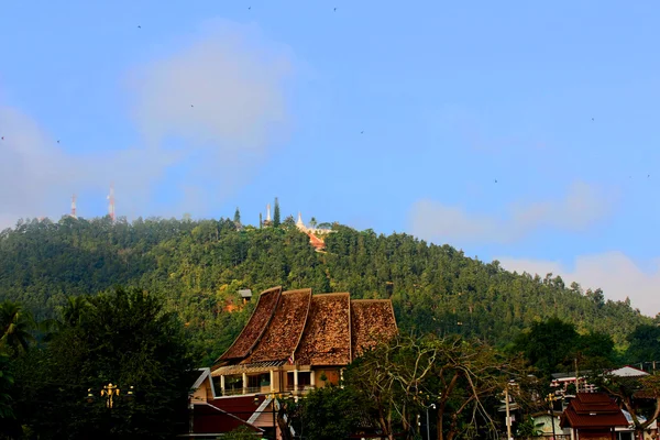 ВАТ Чонг Кланг і ВАТ Чонг Кхам, син Hong Mae, Таїланд — стокове фото