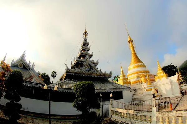 Wat Chong Klang en Wat Chong Kham, Mae Hong Son, Thailand — Stockfoto