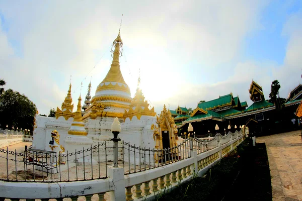 Wat Chong Klang e Wat Chong Kham, Mae Hong Son, Tailândia — Fotografia de Stock