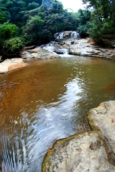 Mae sa Wasserfall im doi suthep-pui Nationalpark, chiang mai, th — Stockfoto