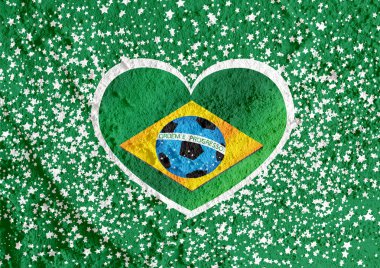 kalp duvar dokusu adam futbol topu ile Brezilya bayrağı