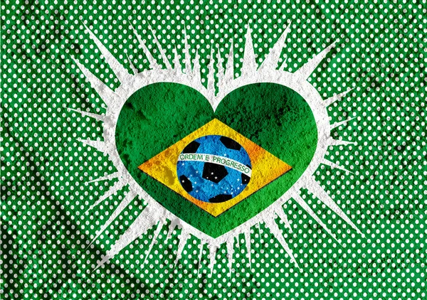 Corazón Bandera de Brasil con pelota de fútbol en la pared textura backgroun —  Fotos de Stock