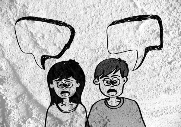 Pessoas que pensam que as pessoas falam e fala bolha na parede de cimento — Fotografia de Stock
