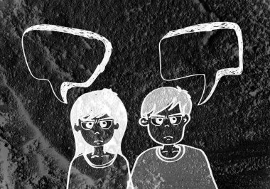 İnsanların düşünme insanlar konuşmak ve konuşma balonu çimento duvar 