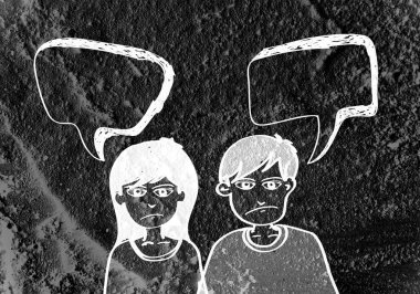 İnsanların düşünme insanlar konuşmak ve konuşma balonu çimento duvar 