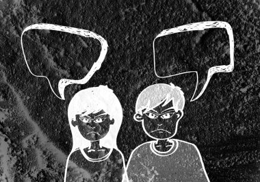 İnsanların düşünme insanlar konuşmak ve konuşma balonu çimento duvar 