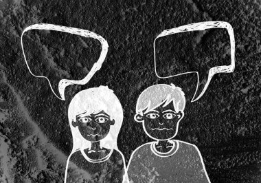 İnsanların düşünme insanlar konuşmak ve konuşma balonu çimento duvar 