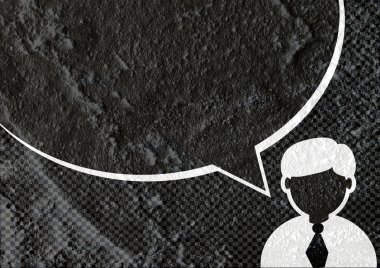 İnsanların düşünme insanlar konuşmak ve konuşma balonu çimento duvar 