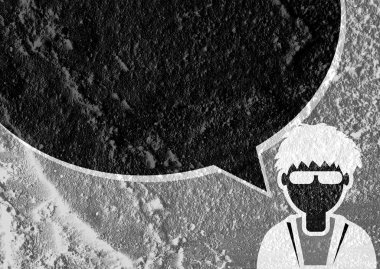 İnsanların düşünme insanlar konuşmak ve konuşma balonu çimento duvar 