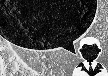 İnsanların düşünme insanlar konuşmak ve konuşma balonu çimento duvar 