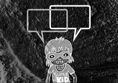 İnsanların düşünme insanlar konuşmak ve konuşma balonu çimento duvar 