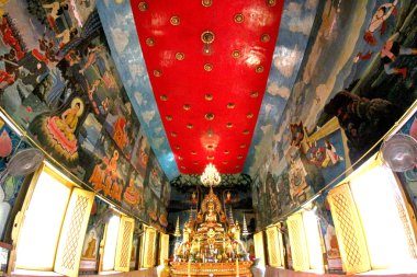 WAT Tai Tapınağı ve Budist heykel