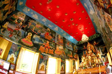 WAT Tai Tapınağı ve Budist heykel