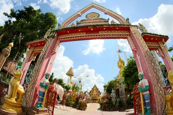 Templo de Wat Tai y escultura budista en Ubon Ratchathani, Thail —  Fotos de Stock