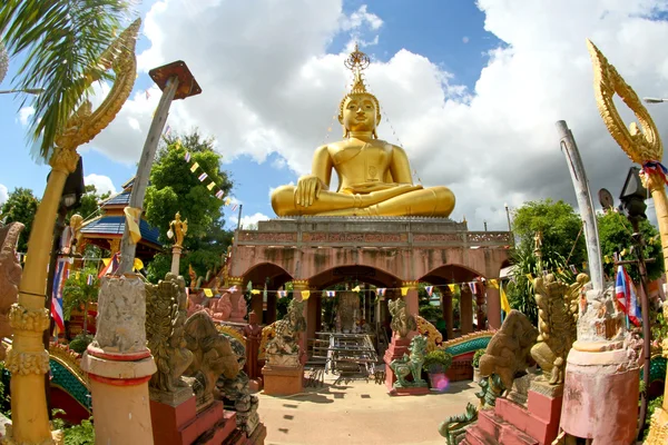 Wat Tai temple and Buddhist sculpture in Ubon Ratchathani, Thail — Stock Photo, Image