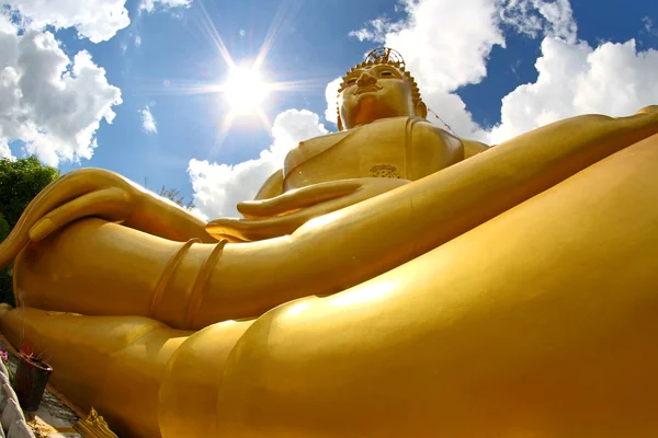 Wat Tai templo e escultura budista em Ubon Ratchathani, Thail — Fotografia de Stock