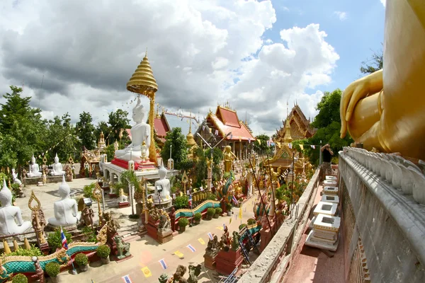 Świątynia Wat Tai i Buddyjski rzeźba w Ubon Ratchathani, Thail — Zdjęcie stockowe