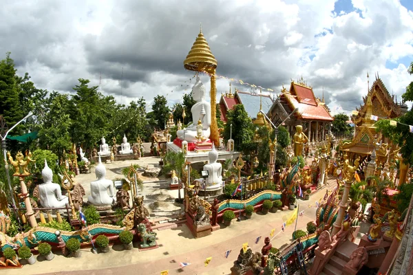 Wat Tai templo e escultura budista em Ubon Ratchathani, Thail — Fotografia de Stock