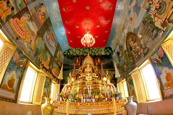 Wat Tai Tempel und buddhistische Skulptur — Stockfoto