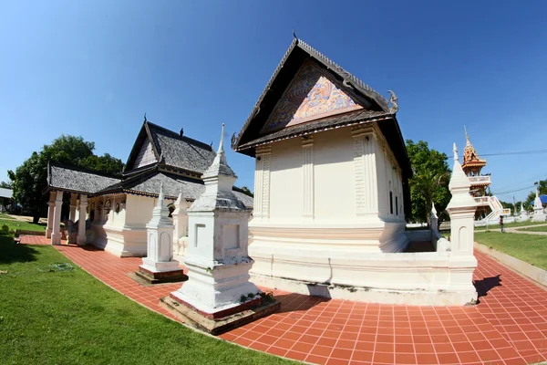 Extérieur du temple wat kradian, trakanpuachphon, ubonratch — Photo