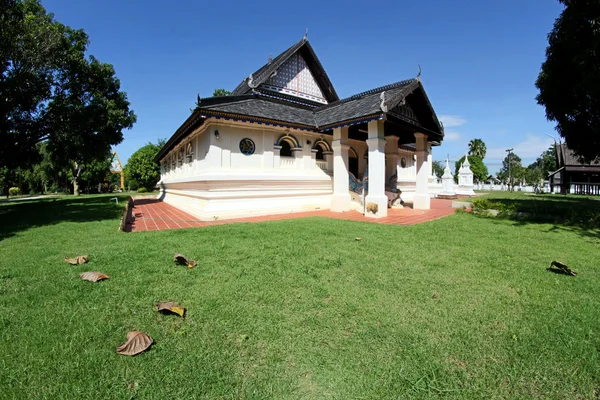 Exteriér chrámu wat kradian, trakanpuachphon, ubonratch — Stock fotografie