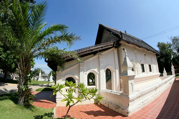 Exterior del templo wat kradian, trakanpuachphon, ubonratch — Foto de Stock