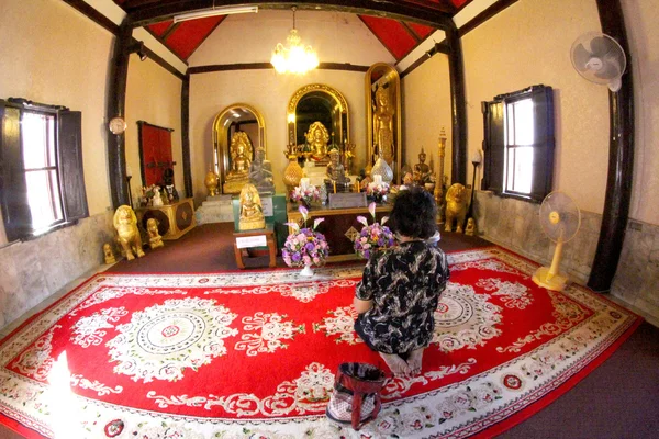 Arte y línea de wat tung sri wirai templo, baan cheetuan, khua — Foto de Stock