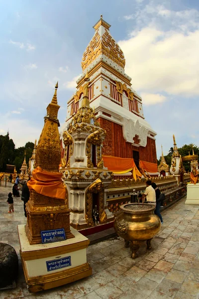 The chedi Phra hogy Phanom, Wat Phra hogy Phanom, hogy Phanom Dist — Stock Fotó