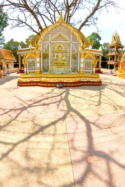 Templo Wat Phrathat Nong Bua en Ubon Ratchathani, Tailandia —  Fotos de Stock