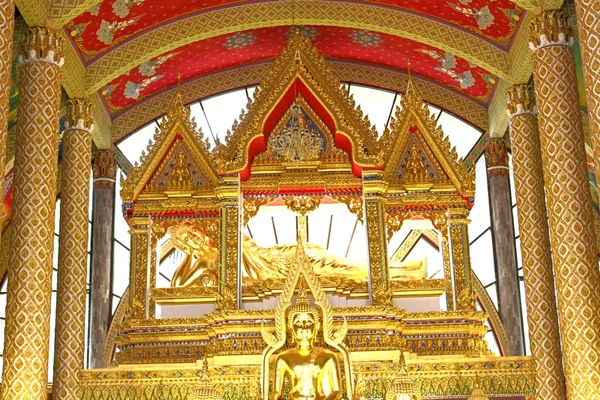 Templo Wat Phrathat Nong Bua en Ubon Ratchathani, Tailandia — Foto de Stock