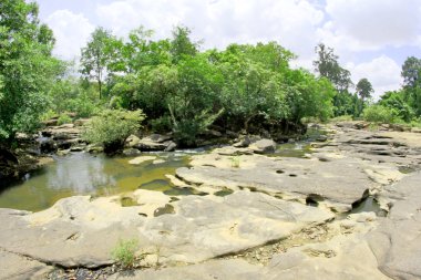 Derin orman nehir Krachan lam duan Ubon Ratchathani, Thailand