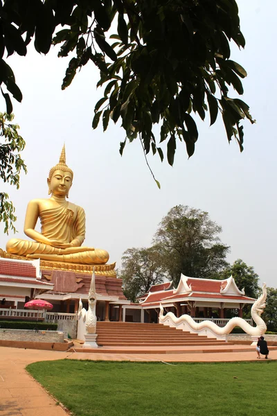 Gran dorado Buda khueang nai distrito, Ubon Ratchathani, Thaila — Foto de Stock