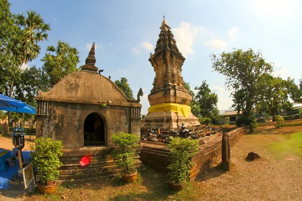 Malé lepkavé rýže koš Stupa Phra že Kong Khao Noi, yasotho — Stock fotografie