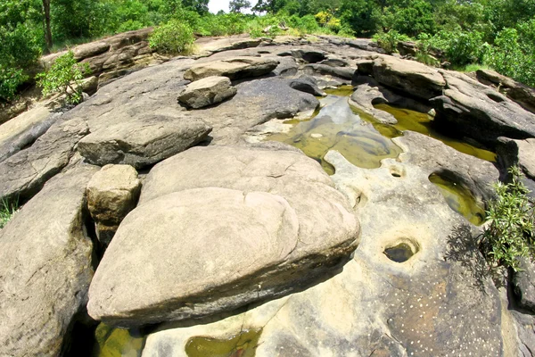 Deep Forest River kaeng αψιδοειδών μηχανισμών με μοχλίσκο duan σε Ubon Ratchathani, Ταϊλάνδη — Φωτογραφία Αρχείου