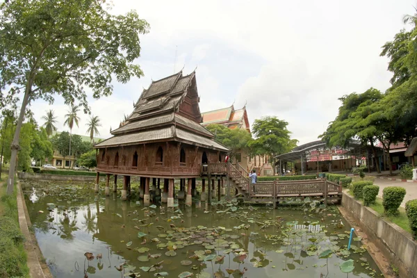 Wat Thung Si Muang in Ubon Ratchathani, Thailand — Stock Photo, Image