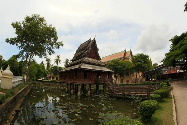 Wat Thung Si Muang a Ubon Ratchathani, Thailandia — Foto Stock