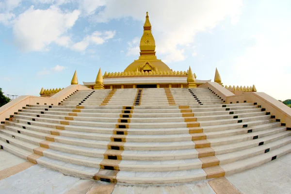 Pagode dorée mahamongkol bua in roiet Thaïlande — Photo