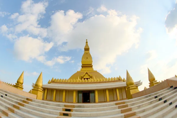 Złota pagoda mahamongkol bua w żebra Tajlandia — Zdjęcie stockowe
