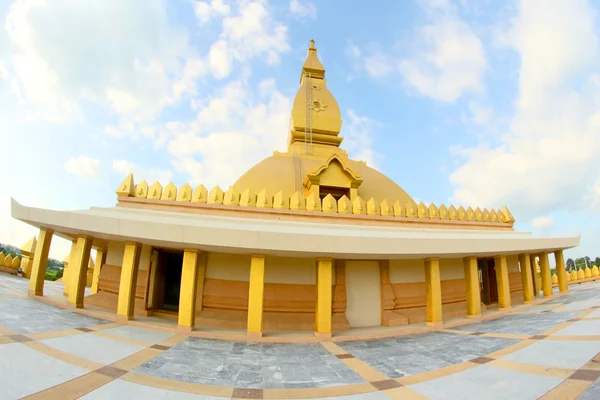 Golden pagoda mahamongkol bua in roiet Tailândia — Fotografia de Stock