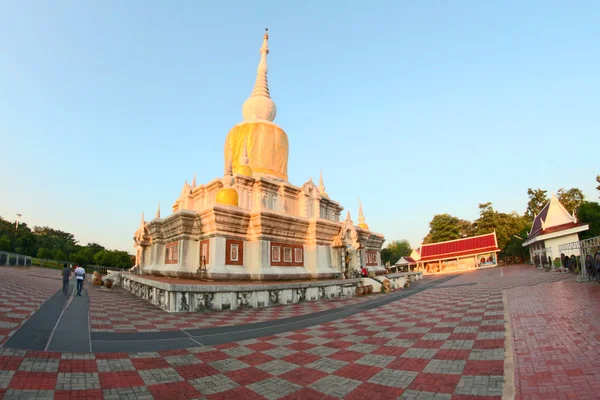 Phra que Nadoon Stupa en Mahasarakham Tailandia —  Fotos de Stock