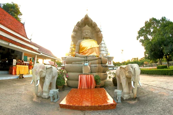 Phra que Nadoon Stupa em Mahasarakham Tailândia — Fotografia de Stock