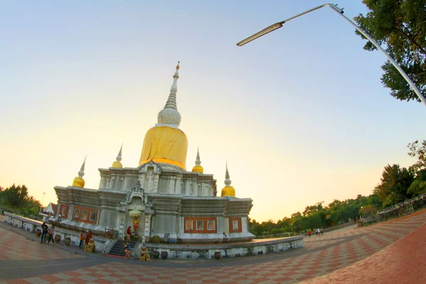 Phra det Nadoon Stupa på Mahasarakham Thailand — Stockfoto